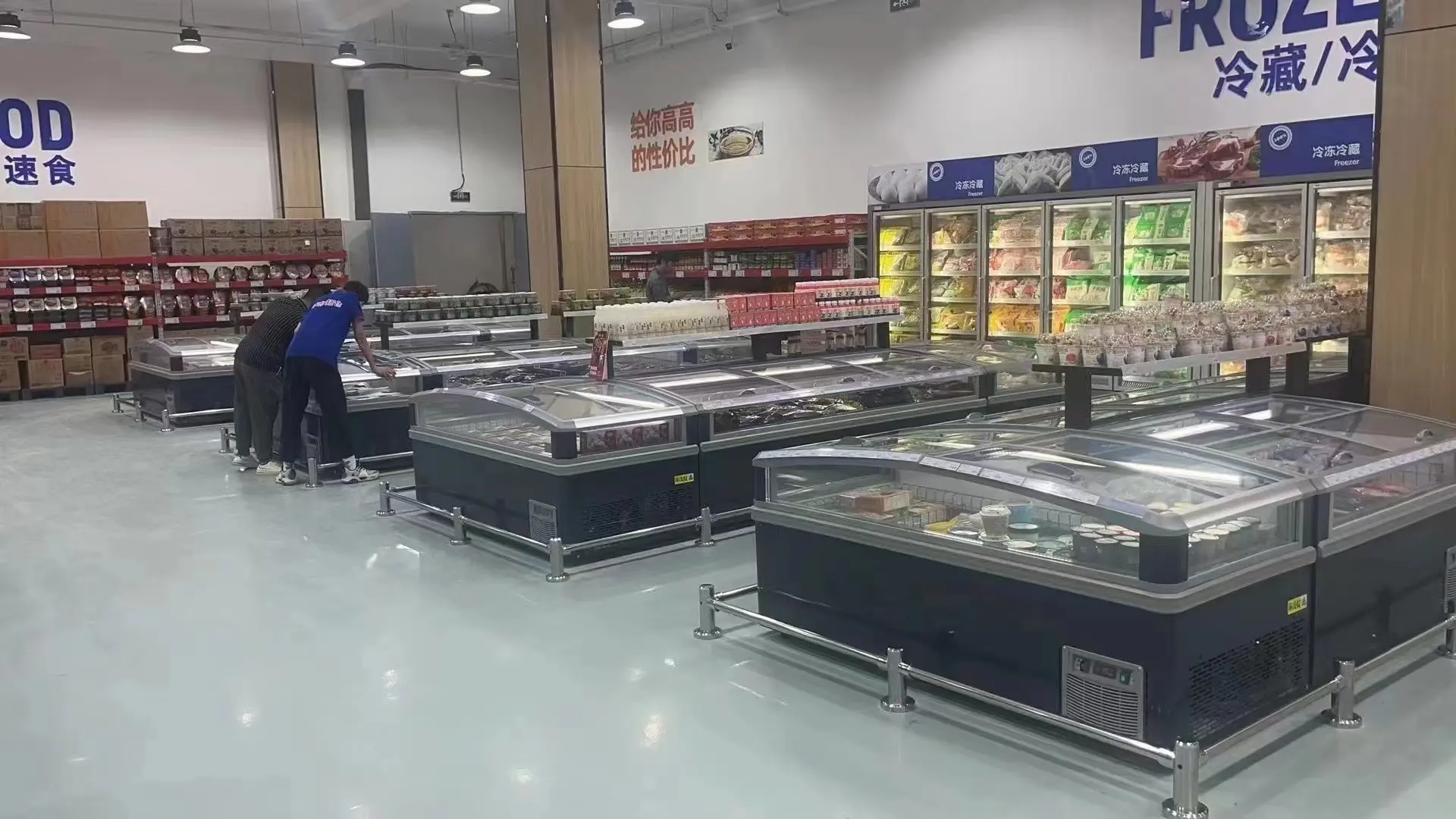 Plug-in combined island freezer with lower vision windows for enhanced product visibility and industrial-grade modular cooling - XCCold Series