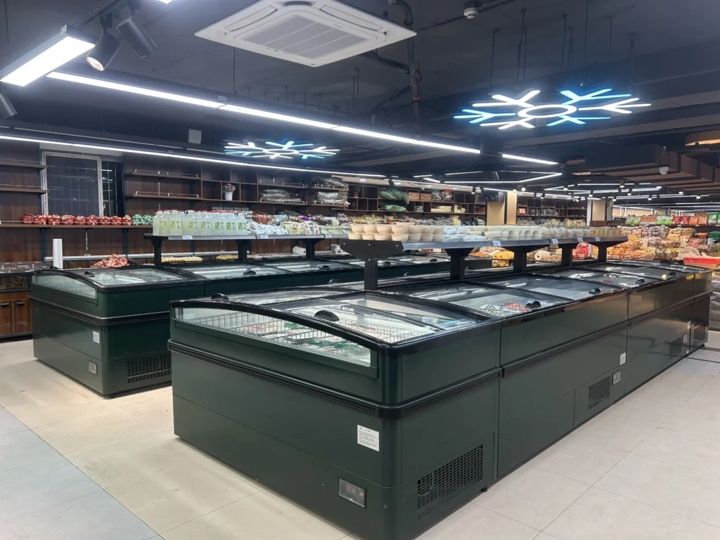 Plug-in standard combined island freezer with modular design and precision -18 to -22°C industrial cooling - XCCold Series