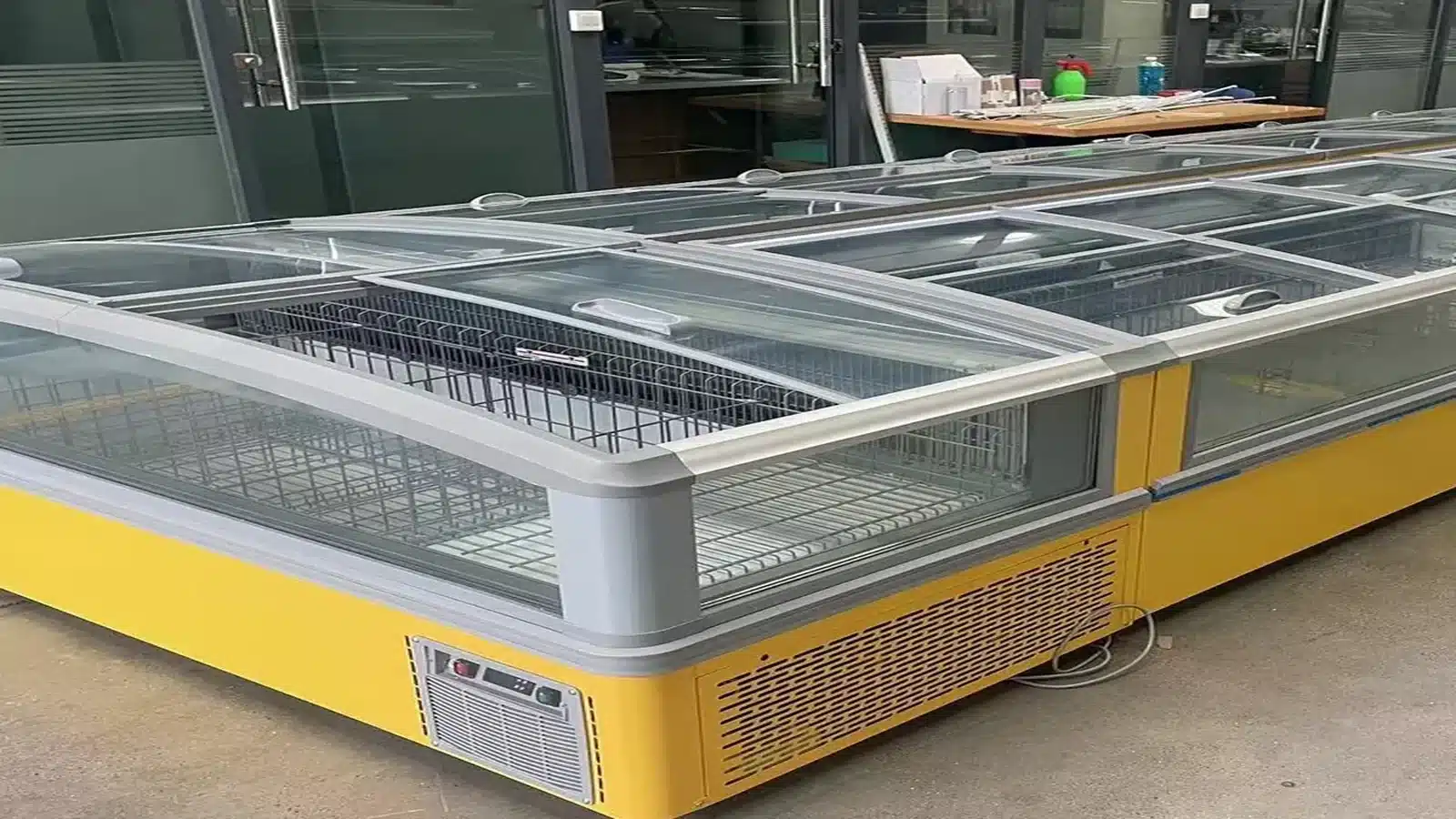High-vision island freezer glass and plug-in base detail