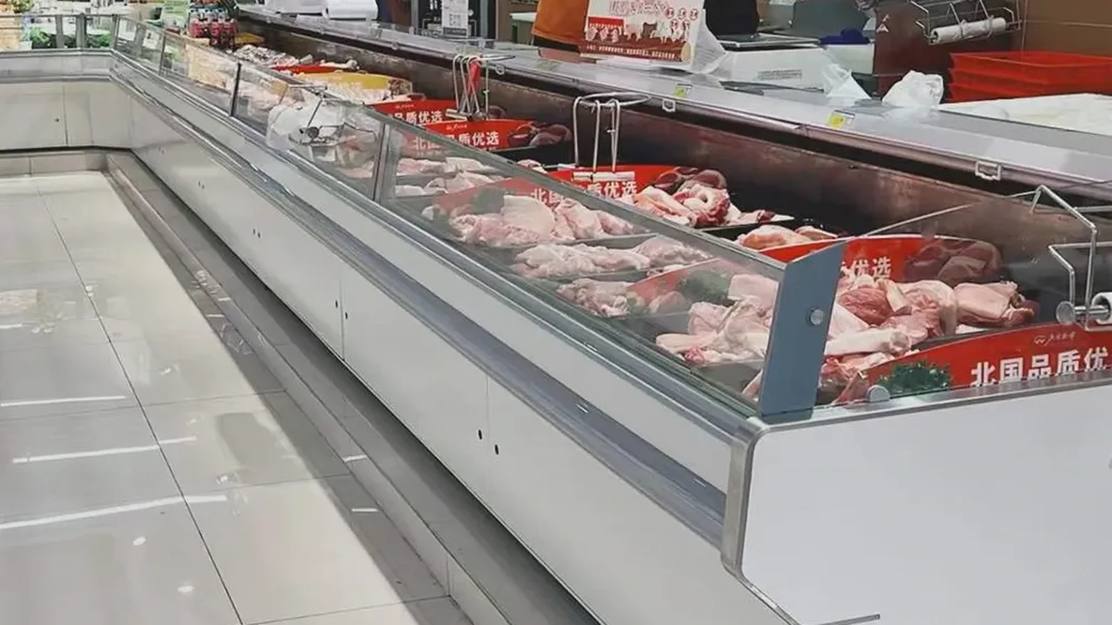 Remote Standard straight-glass butcher counter in a staffed meat department